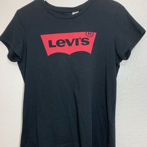 Basic Levi’s tee